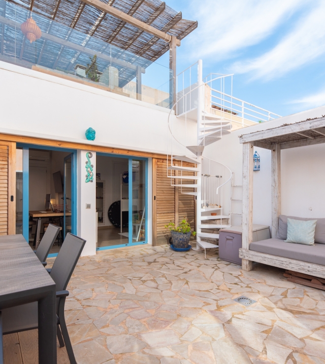 Resa estates Ibiza playa Cala Tarida for sale te koop Patio 1.jpg